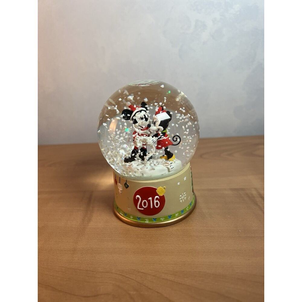 Disney Store Christmas Holiday Snow Globe 2016 Mickey & Minnie Mouse